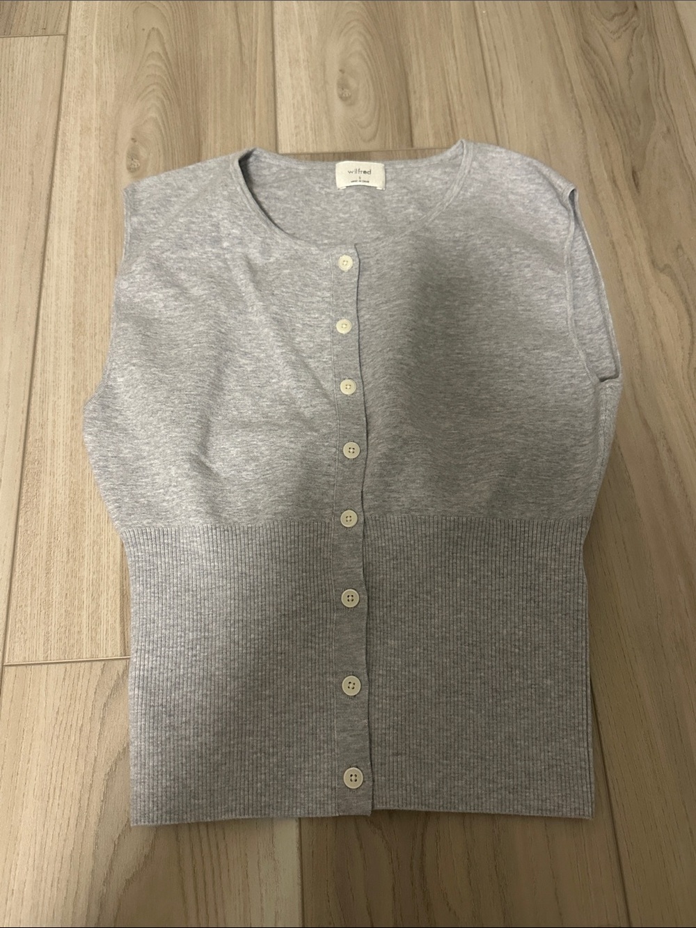 Wilfred Light Gray Sleeveless Button-Front Knit Vest Never Worn